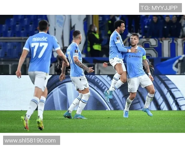 拉齐奥队与帕尔马队激战正酣谁将赢得这场意甲巅峰对决 拉齐奥队与帕尔马队激战正酣谁将赢得这场意甲巅峰对决