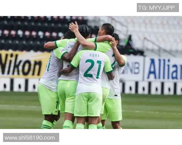 国安在主场迎战墨尔本胜利全力争胜展现球队实力与斗志 国安在主场迎战墨尔本胜利全力争胜展现球队实力与斗志