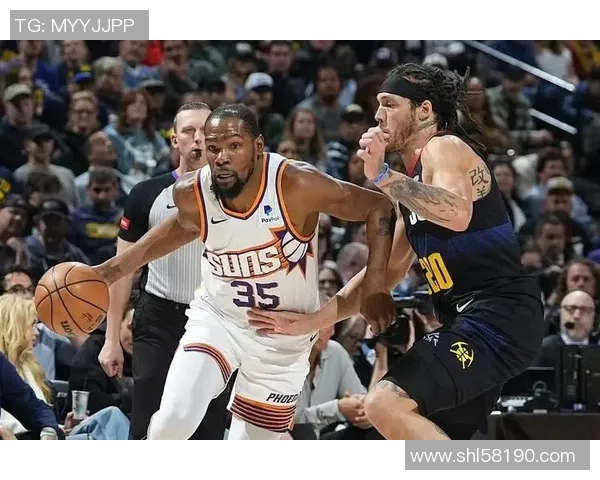 掘金与太阳在NBA夏季联赛中激战正酣球员表现引人瞩目